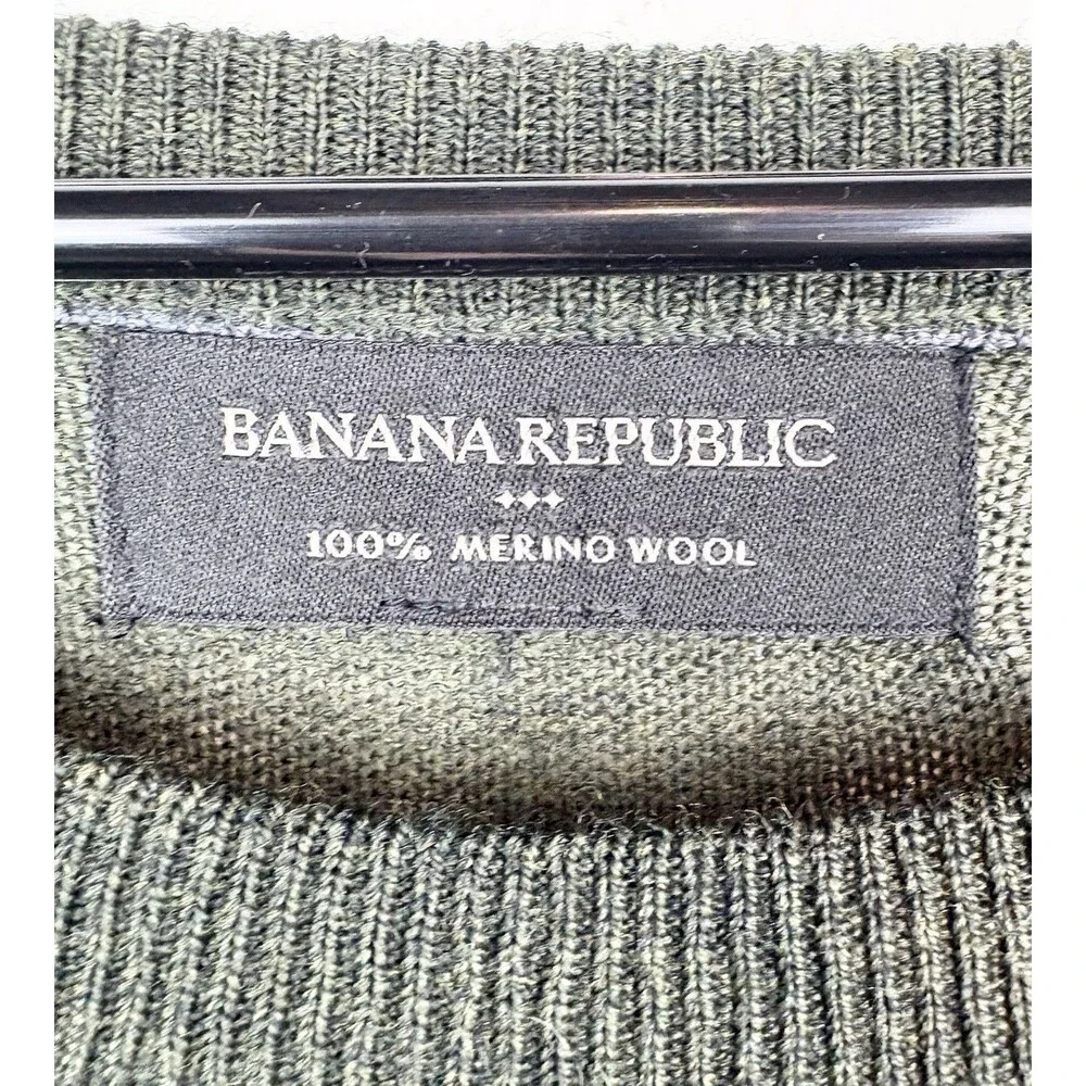 Banana Republic Sweater Men's Large Merino Wool Raglan Minimalist Green Classic